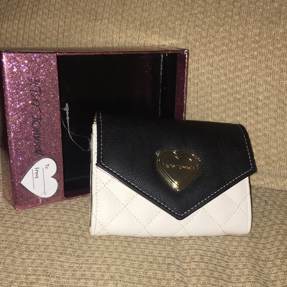 ♣️NWT Betsey Johnson Faux Leather Wallet - Picture 1 of 8